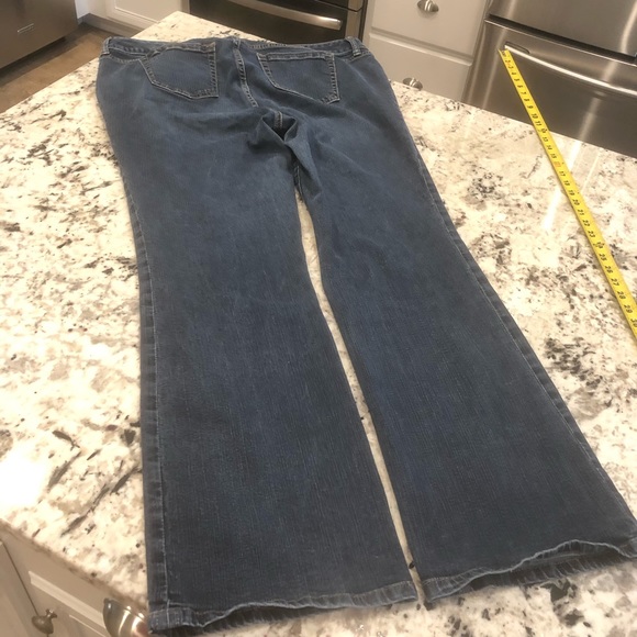 ❌SOLD❌ Torrid Relaxed Boot Jeans Medium Wash 16R - Picture 8 of 12